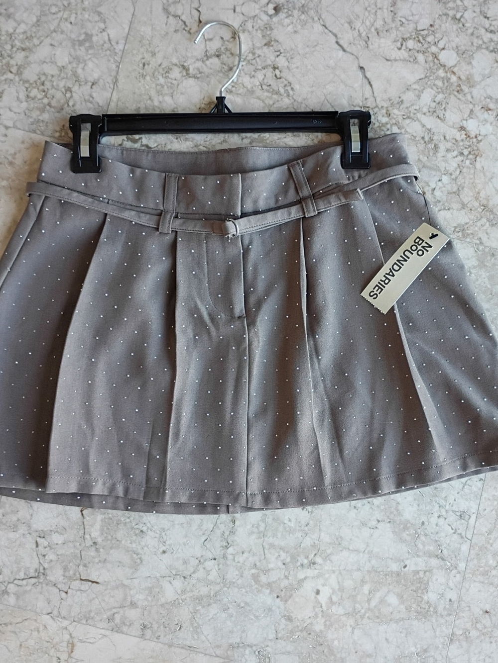 No Boundaries Gray W Dot Mini Skirt with Slim Belt Pleated SZ X S NWT